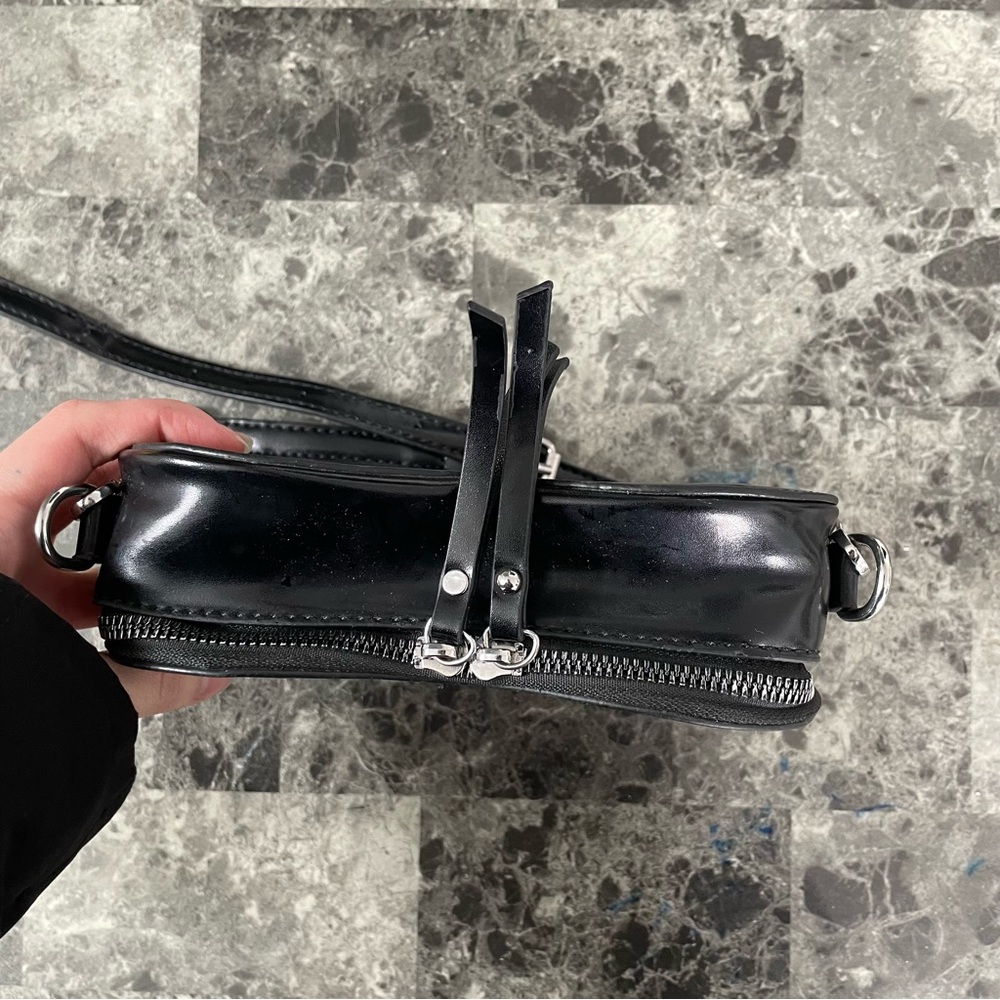 (Fake) Razor Blade Leather Chain Heart Bag - Picture 5 of 16